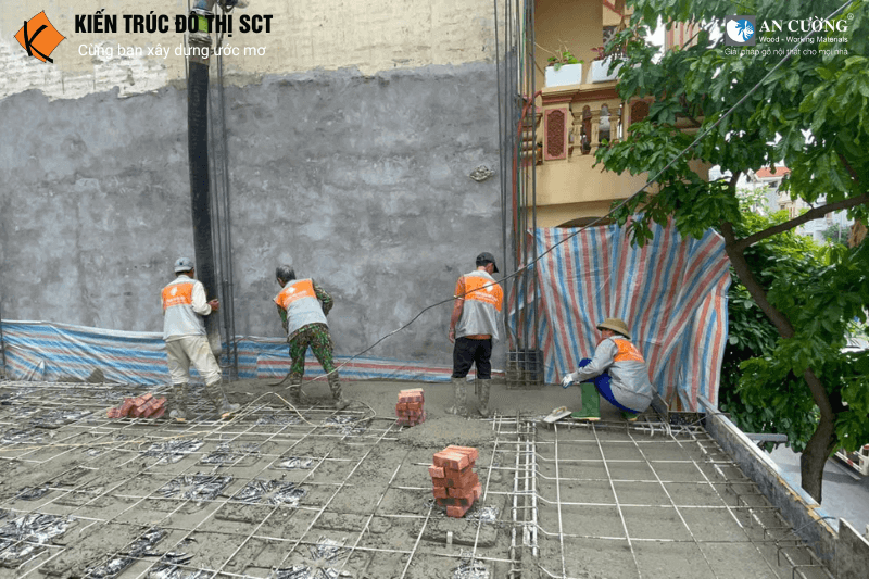 Đội ngũ SCT đang tiến hành thi công xây dựng