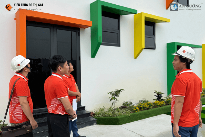 Kỹ sư và đội ngũ SCT giám sát tại công trình